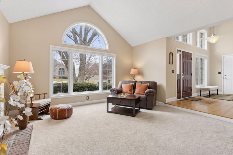 138 White Oaks Ln, Vadnais Heights, MN 55127