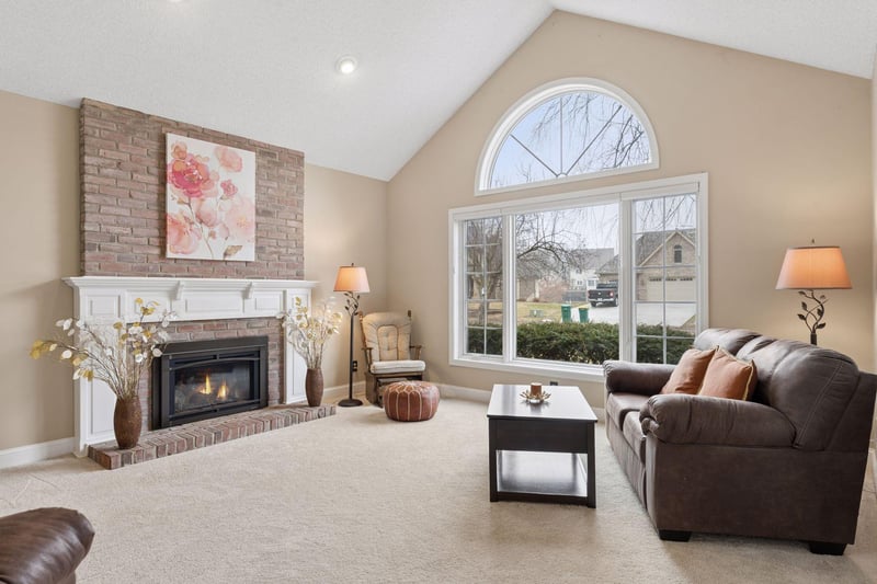138 White Oaks Ln, Vadnais Heights, MN 55127