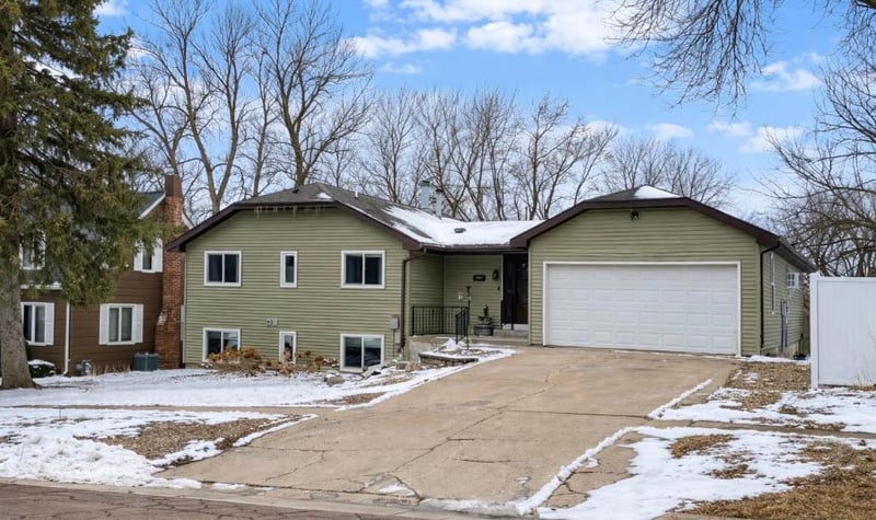 704 Miller Ave, Windom, MN 56101