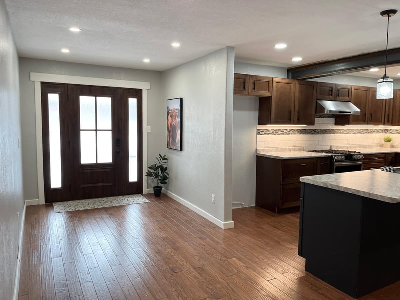 704 Miller Ave, Windom, MN 56101