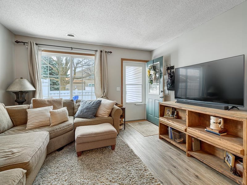 15724 Flackwood Trl, Apple Valley, MN 55124