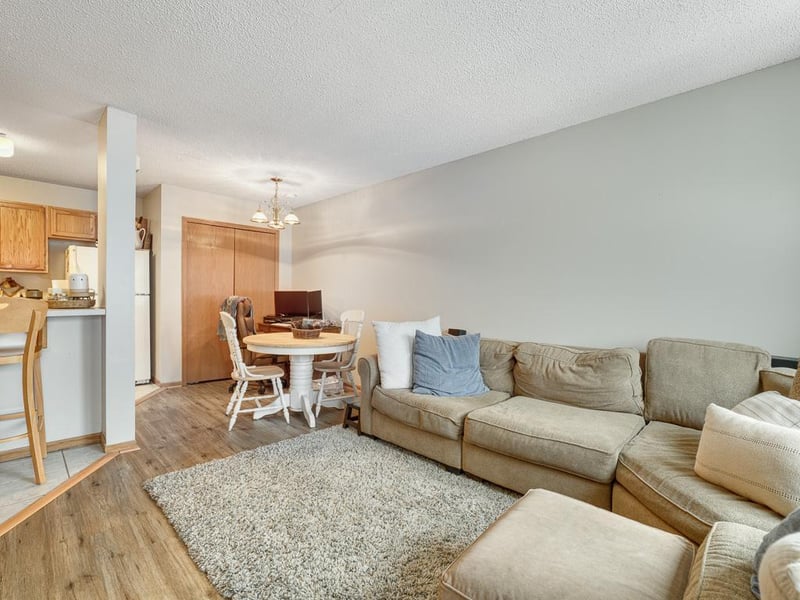 15724 Flackwood Trl, Apple Valley, MN 55124
