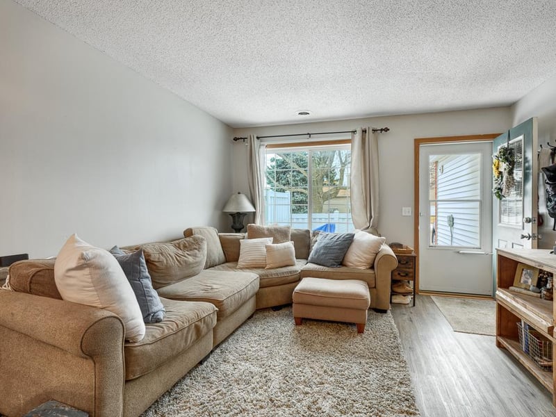 15724 Flackwood Trl, Apple Valley, MN 55124