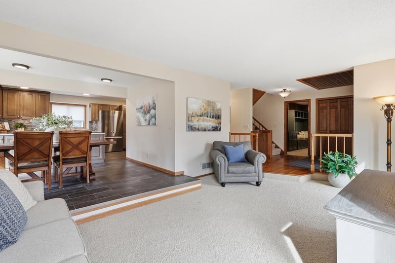 4125 Bridgewater Cir, Vadnais Heights, MN 55127