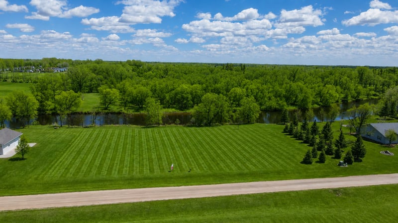 1502 Oakland Park Rd, Thief River Falls, MN 56701
