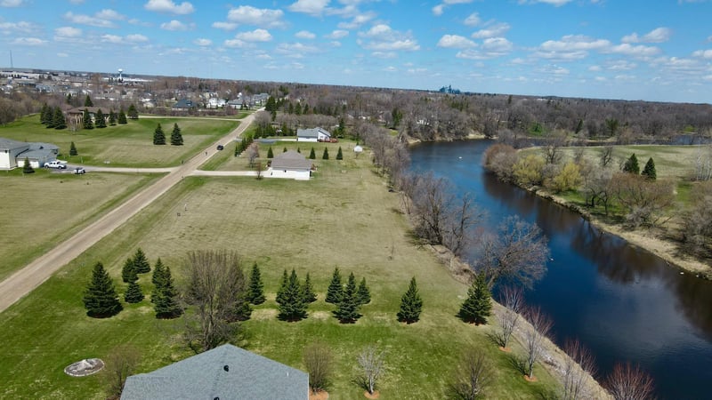 1502 Oakland Park Rd, Thief River Falls, MN 56701