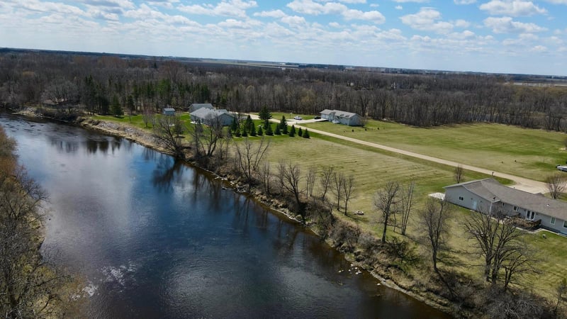 1502 Oakland Park Rd, Thief River Falls, MN 56701