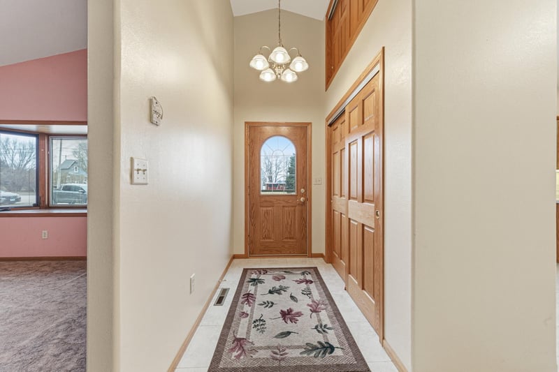 216 3rd St NE, New Richland, MN 56072