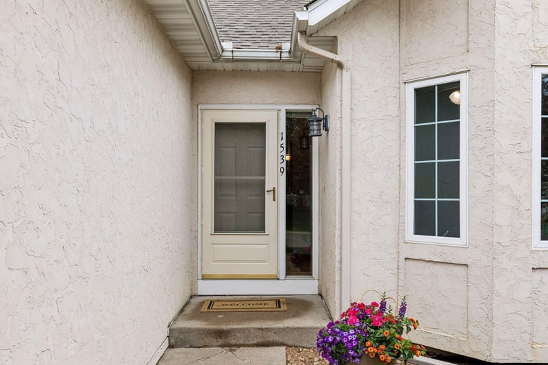 1539 Stonewood Ln, Eagan, MN 55122