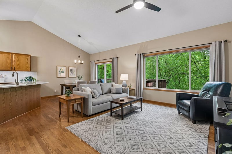 1539 Stonewood Ln, Eagan, MN 55122