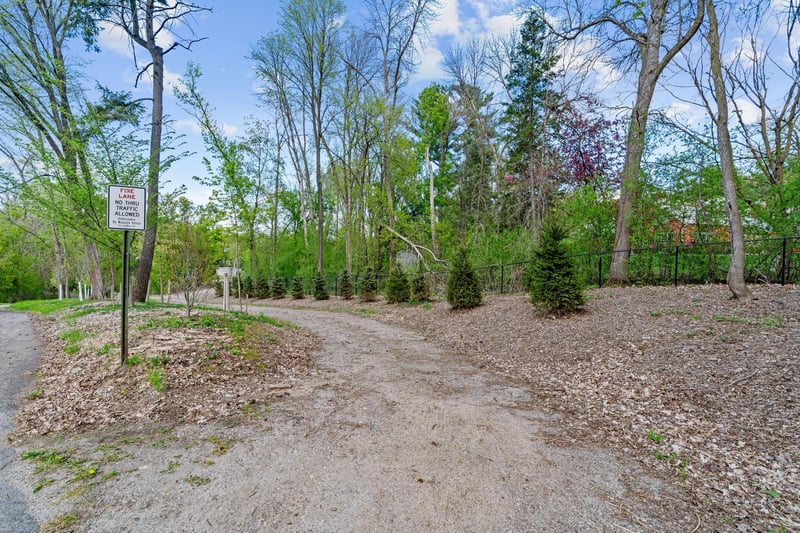 445 Bovey Rd, Wayzata, MN 55391