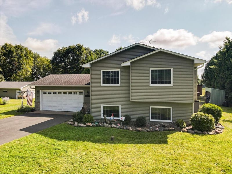30751 Wallmark Lake Dr, Chisago City, MN 55013