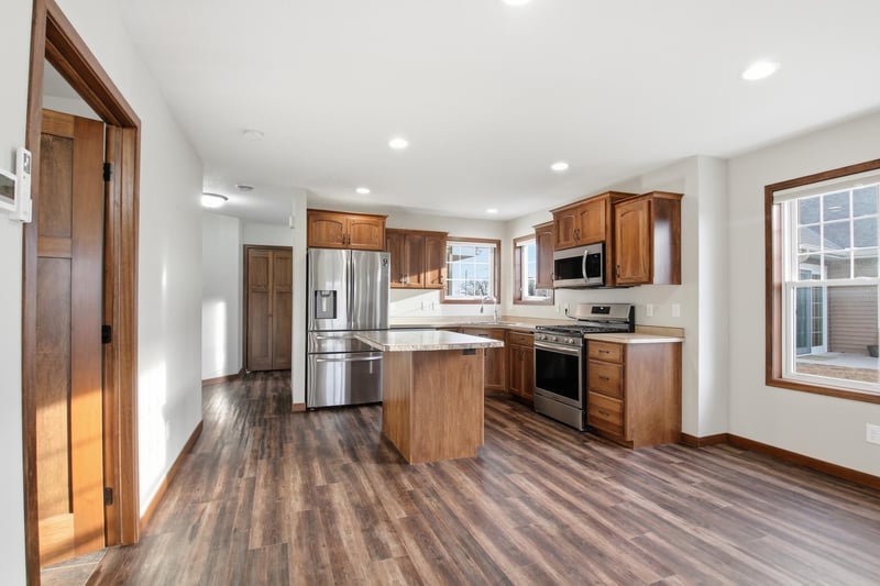 465 Meadowview Ct, Paynesville, MN 56362