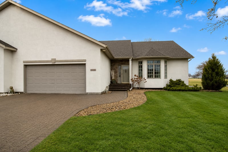 2142 Arlington Ln, North Mankato, MN 56003