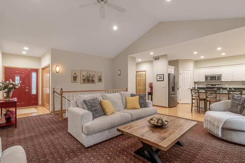 2142 Arlington Ln, North Mankato, MN 56003