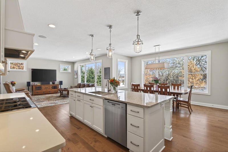 24111 Rice Lake Dr, Lakeville, MN 55044