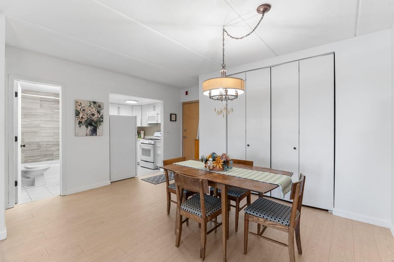 4820 Park Commons Dr #21, Saint Louis Park, MN 55416