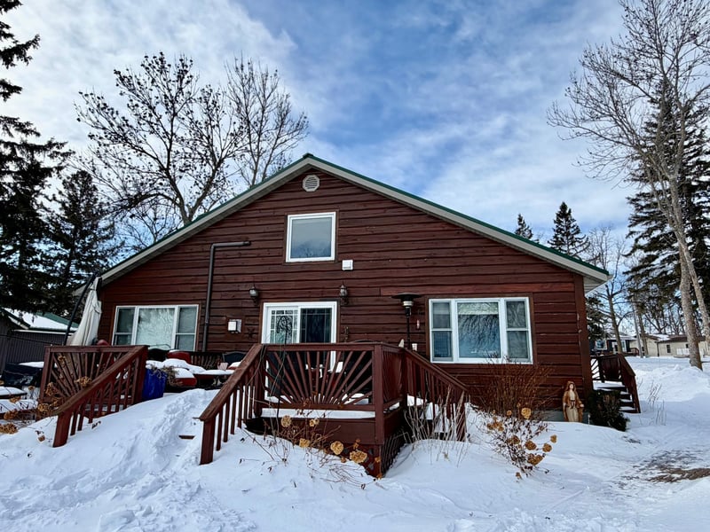 38492 Beach St, Warroad, MN 56763