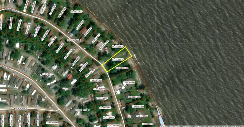 38492 Beach St, Warroad, MN 56763
