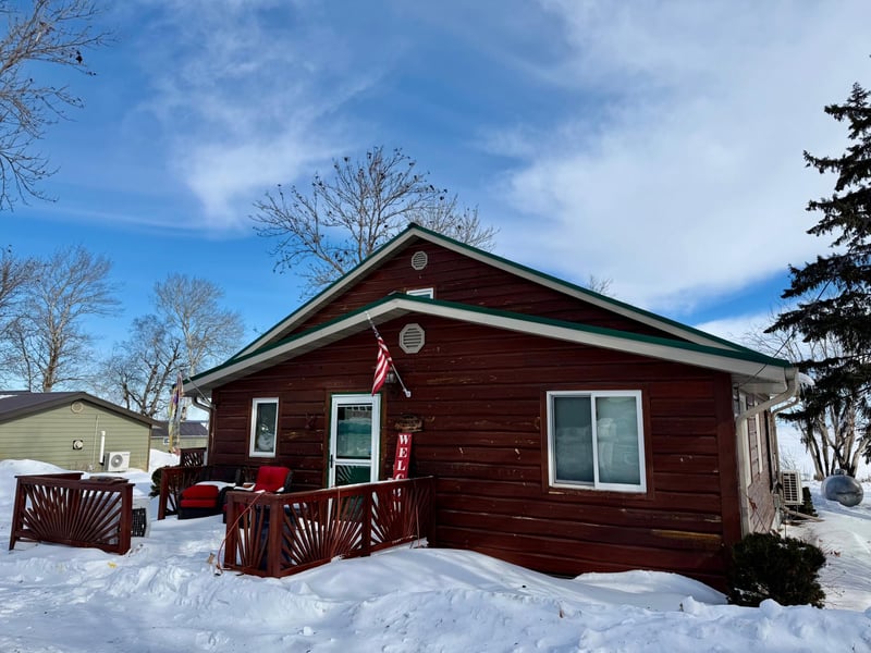 38492 Beach St, Warroad, MN 56763