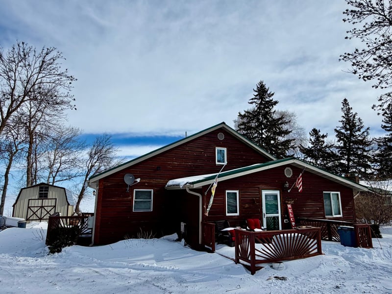 38492 Beach St, Warroad, MN 56763