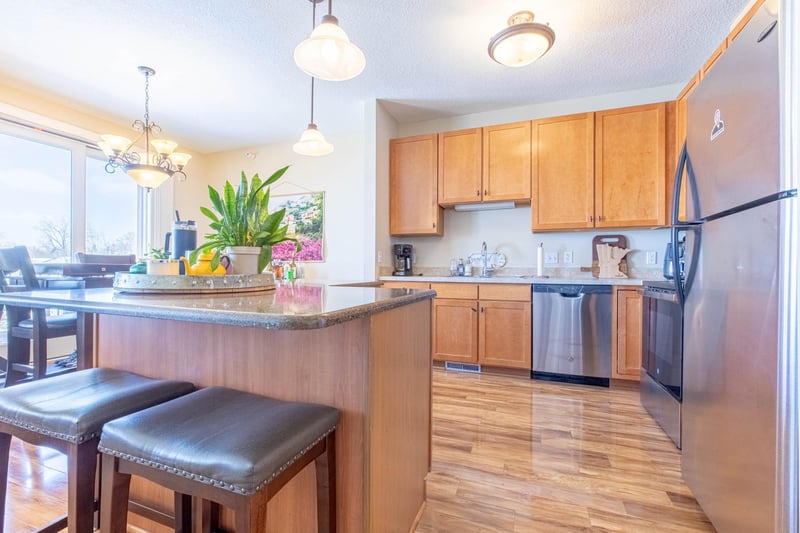 1070 Grandview Ct NE #304, Columbia Heights, MN 55421