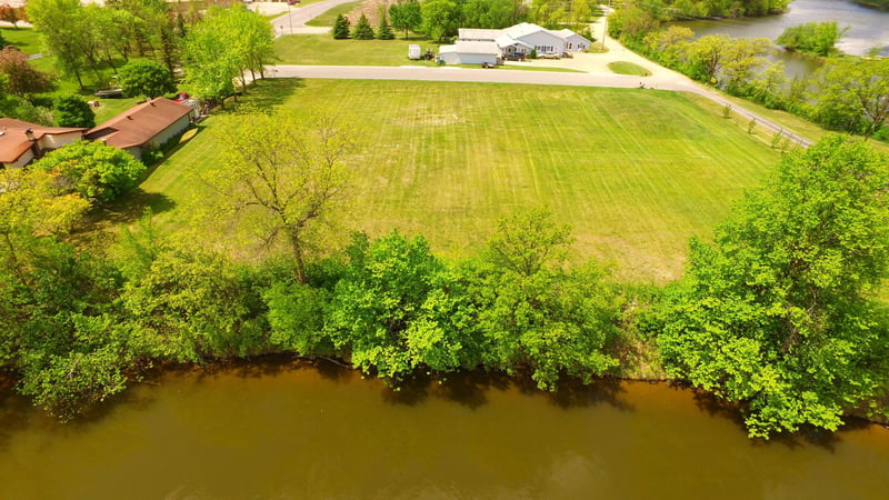 106 Breezy Dr, Thief River Falls, MN 56701