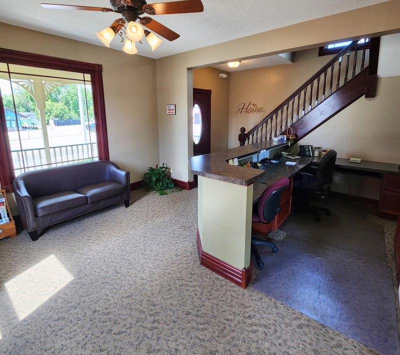 629 1st St S, Willmar, MN 56201