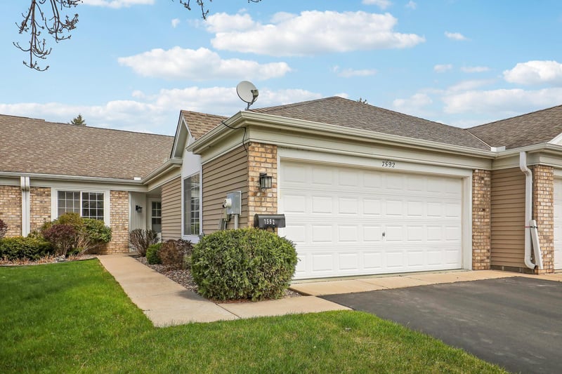 7592 Hinton Park Ave S, Cottage Grove, MN 55016