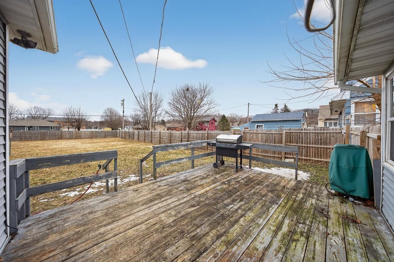 431 E 13th St, Saint Charles, MN 55972