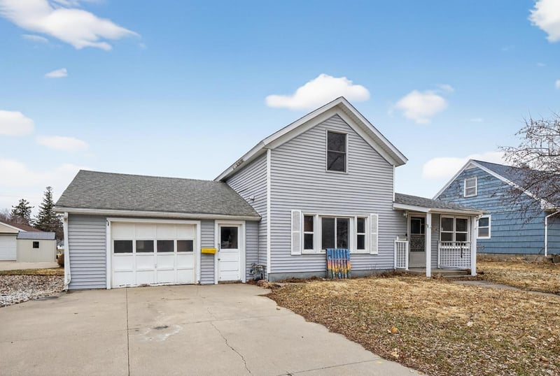 431 E 13th St, Saint Charles, MN 55972