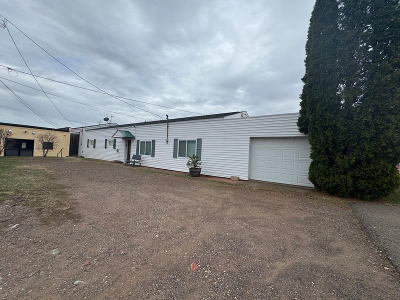 406 4th St, Moose Lake, MN 55767