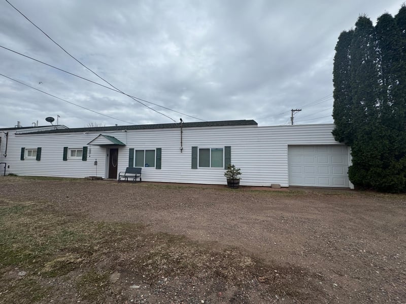 406 4th St, Moose Lake, MN 55767