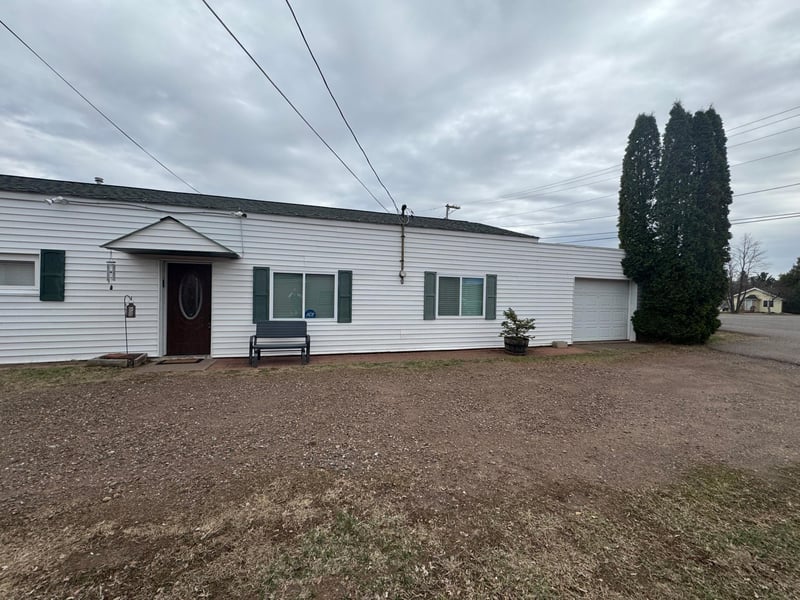 406 4th St, Moose Lake, MN 55767