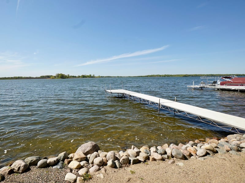 4916 189th Ave NW, New London, MN 56273