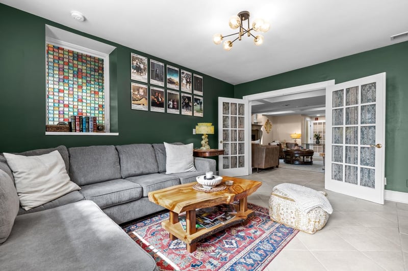307 Ridgewood Ave #4, Minneapolis, MN 55403