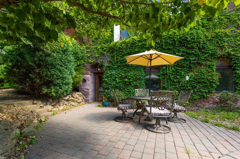 307 Ridgewood Ave #4, Minneapolis, MN 55403
