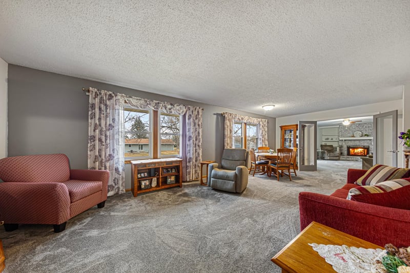 105 Kaukis Dr, Le Sueur, MN 56058