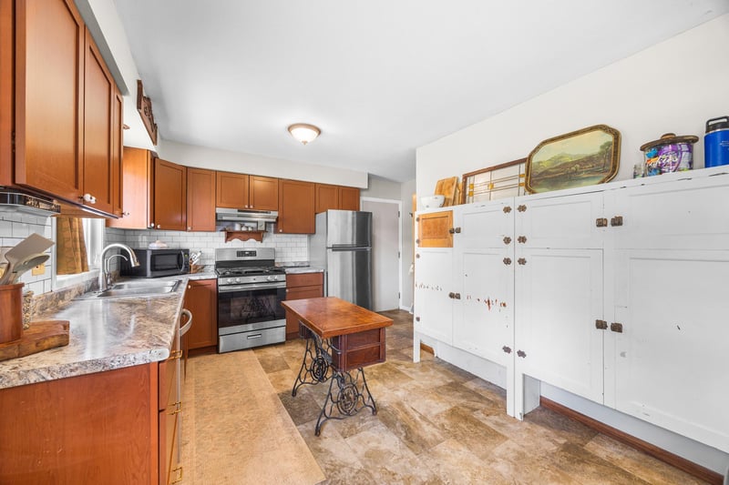 204 Cedar St S, Lester Prairie, MN 55354