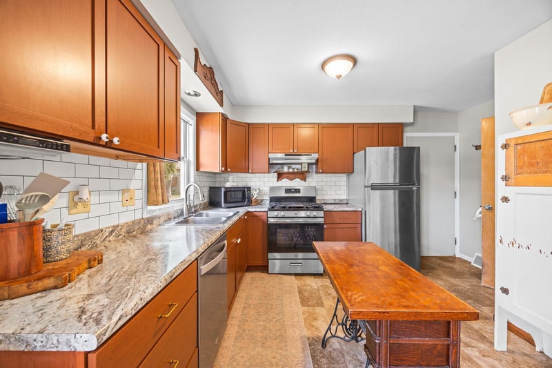 204 Cedar St S, Lester Prairie, MN 55354