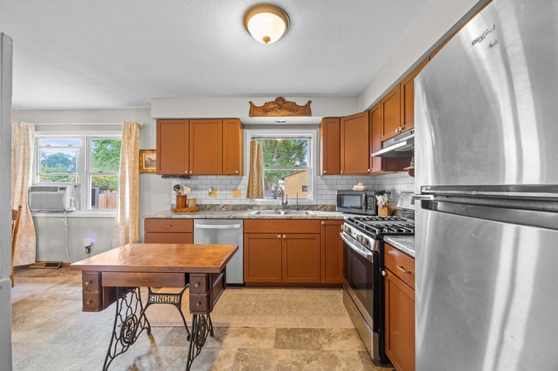 204 Cedar St S, Lester Prairie, MN 55354