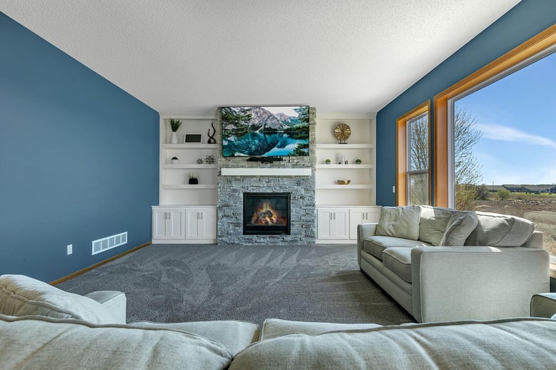13827 Savanna Dr, Rogers, MN 55374