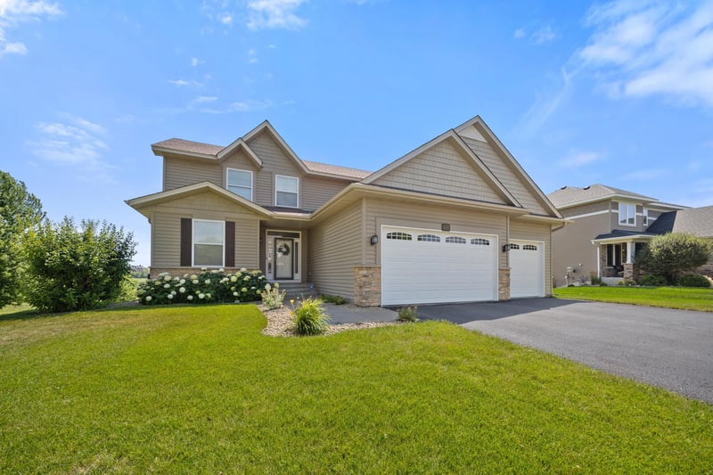 13827 Savanna Dr, Rogers, MN 55374