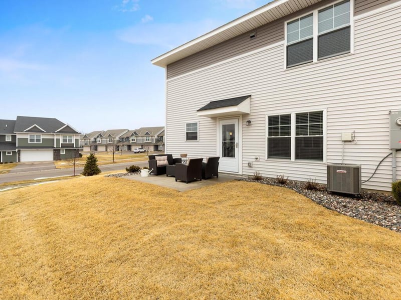 9647 Poplar Dr, Victoria, MN 55386