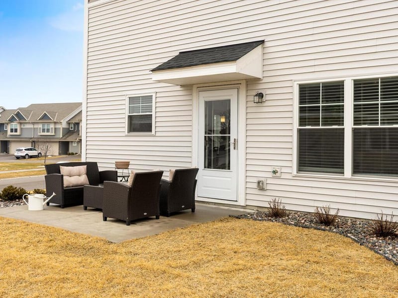 9647 Poplar Dr, Victoria, MN 55386
