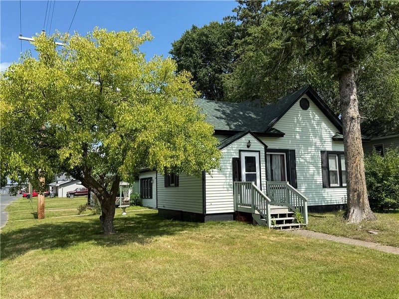 222 Spruce St, Spooner, WI 54801