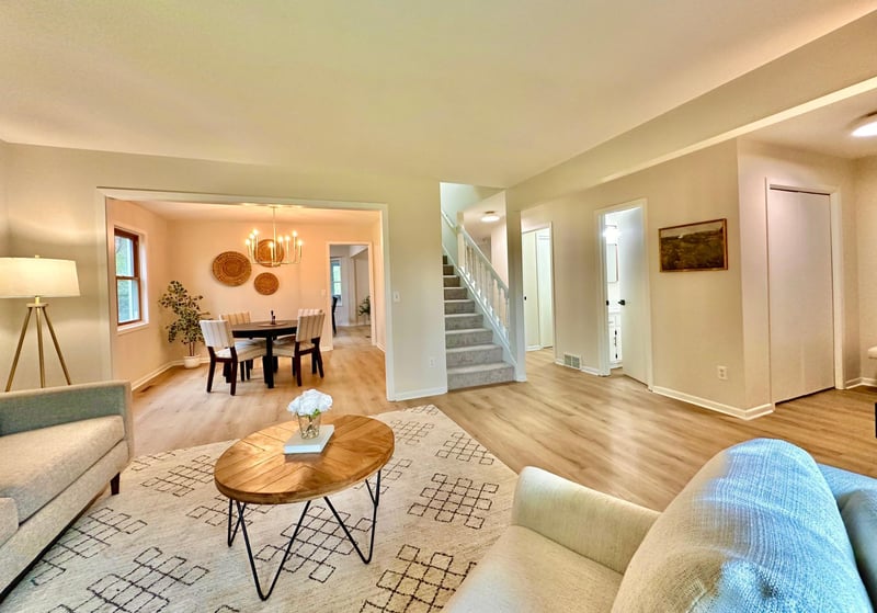 809 Wagon Wheel Trl, Mendota Heights, MN 55120