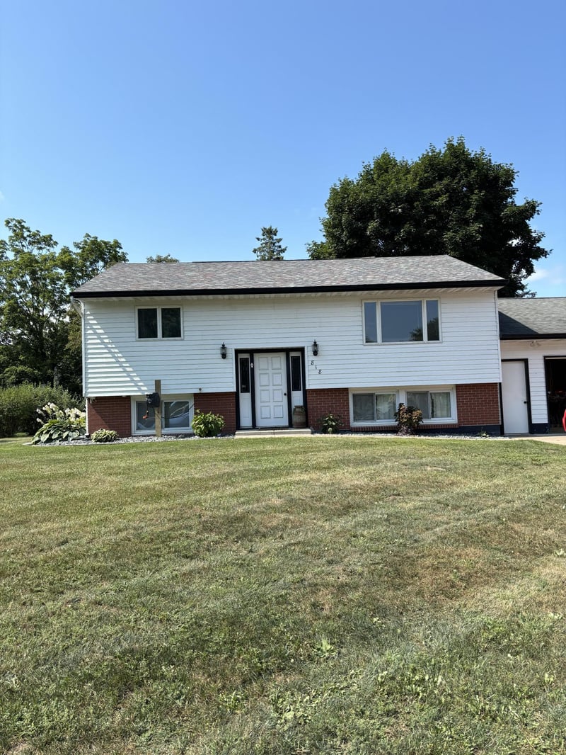 818 S 10th St, Lake City, MN 55041
