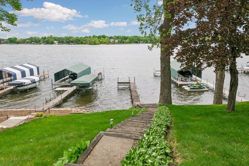 4936 Edgewater Dr, Mound, MN 55364