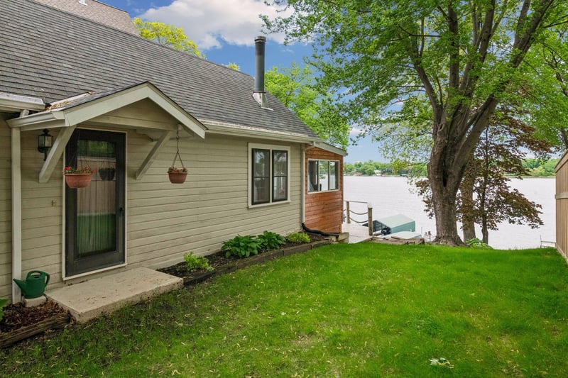4936 Edgewater Dr, Mound, MN 55364